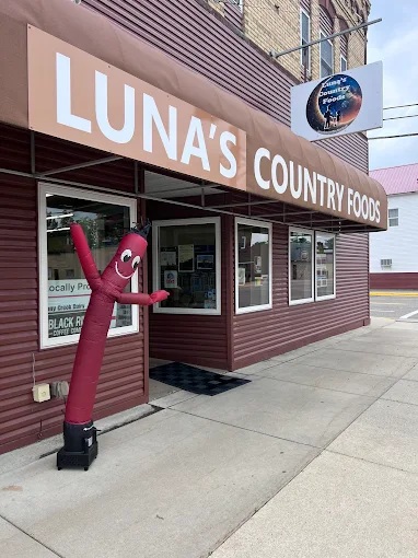 Lunas Country Foods building